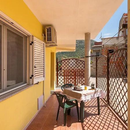 Cozy Apartment Beside Beaches 고네사