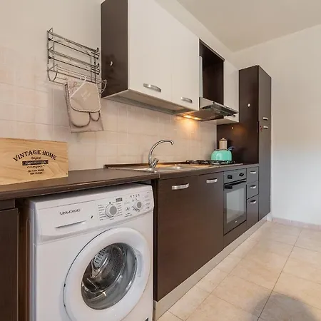 Cozy Apartment Beside Beaches 아파트 *