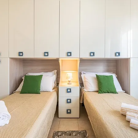 Cozy Apartment Beside Beaches *