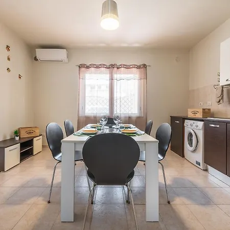 Cozy Apartment Beside Beaches 아파트 *