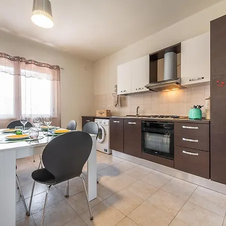 아파트 Cozy Apartment Beside Beaches 고네사