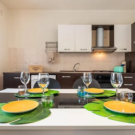 Cozy Apartment Beside Beaches * 고네사