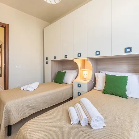 Cozy Apartment Beside Beaches 아파트 고네사