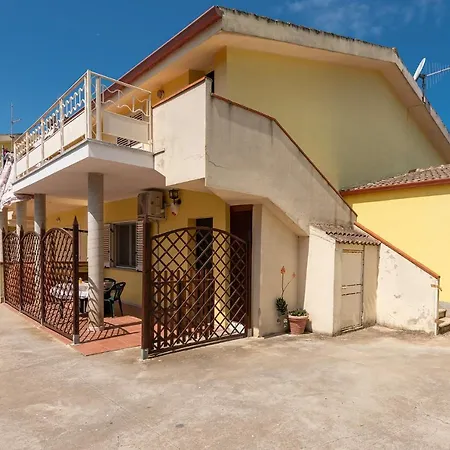 Cozy Apartment Beside Beaches 고네사