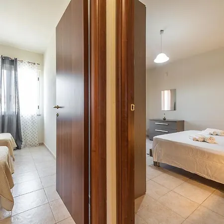 Cozy Apartment Beside Beaches 고네사